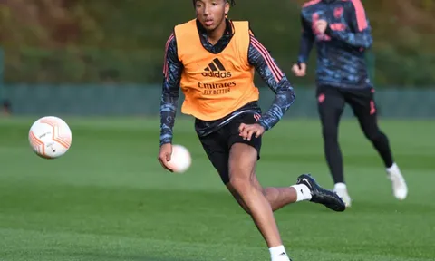 NÓNG! Tài năng trẻ chia tay Arsenal