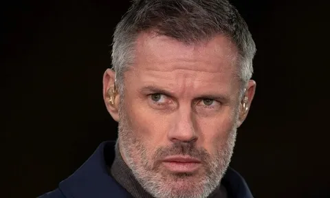 Jamie Carragher bị sốc với sự thăng tiến của Man Utd