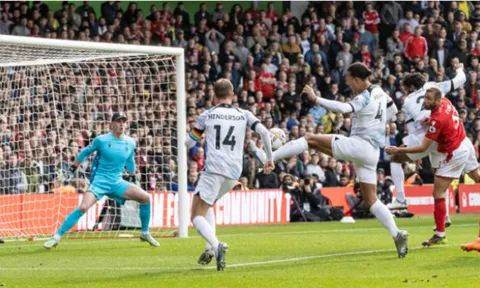 Hai người cũ Man Utd đưa Liverpool lên đỉnh