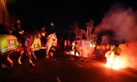 Toàn cảnh cuộc hỗn chiến bên ngoài Villa Park