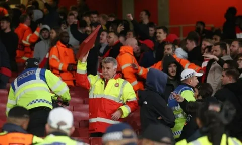 Đối thủ Arsenal bị UEFA trừng phạt