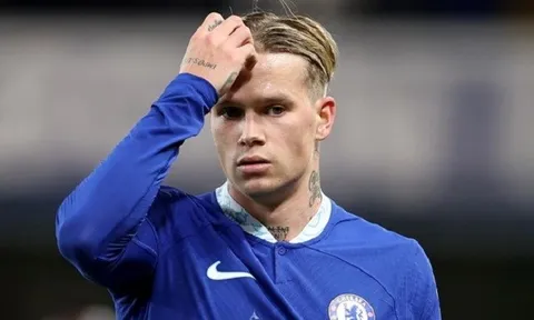Pochettino tiết lộ lý do để Mudryk dự bị