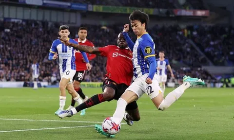5 điểm nhấn Brighton 1-0 M.U: Cái vỗ đùi của Ten Hag; Câu trả lời của Mitoma