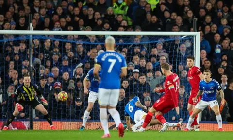 5 điểm nhấn Everton 1-4 Liverpool: Thủ lĩnh mẫu mực; Pressing Forward