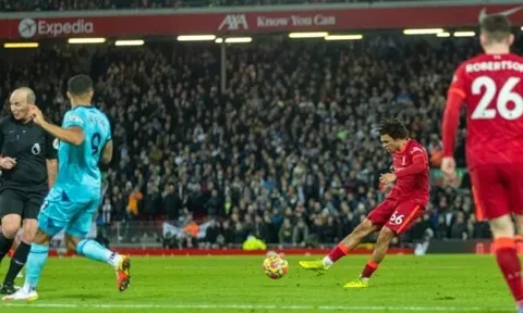5 điểm nhấn Liverpool 3-1 Newcastle: Kẻ đóng thế Van Dijk; Gerrard 2.0