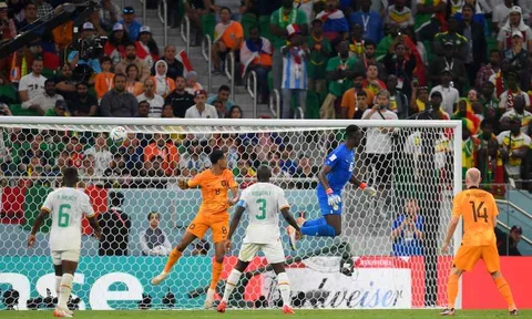 5 điểm nhấn Senegal 0-2 Hà Lan: Hai thái cực; Quyết định quá dễ cho M.U