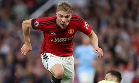 Người thắng kẻ thua sau trận derby Manchester