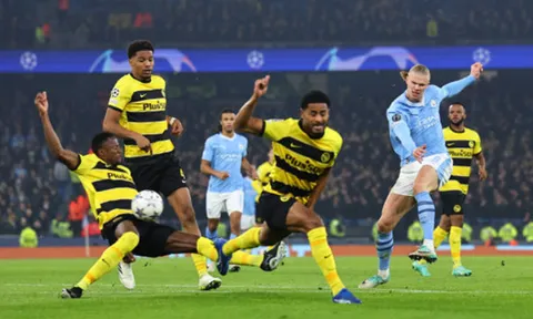 Saka bùng nổ, Arsenal xây chắc ngôi đầu