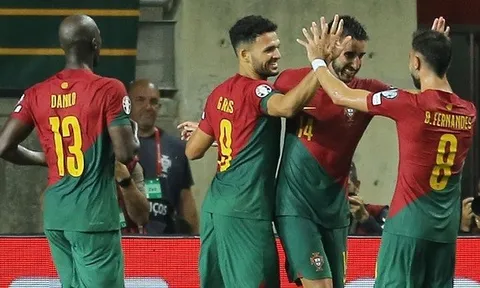 Cất Ronaldo, tuyển Bồ lập kỷ lục chưa từng có trong lịch sử