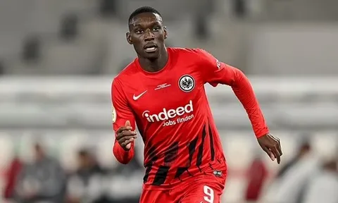 PSG gây choáng TTCN với 2 thương vụ bom tấn