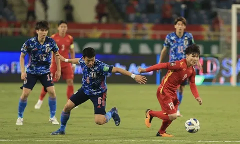 Cầu thủ Việt 'khó thở' giữa biển lớn