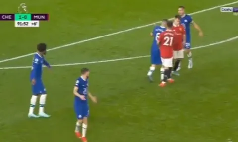 Richard Dunne chỉ ra cầu thủ thi đấu như vô hình của Arsenal