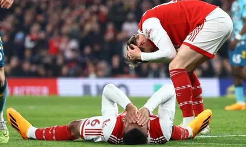 6 lần mất ngôi vô địch Premier League đáng tiếc nhất lịch sử