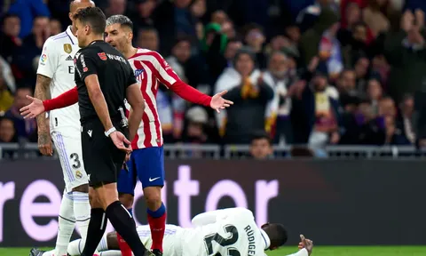 Simeone: ''Tác động là không đủ để một chàng trai cao 194cm ngã nhào''