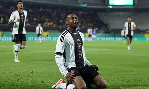 Tỏa sáng ở U21 Đức, Moukoko hy vọng được gọi lên đội tuyển quốc gia