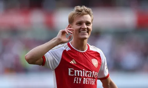 Người cũ Arsenal so sánh Odegaard với Ozil