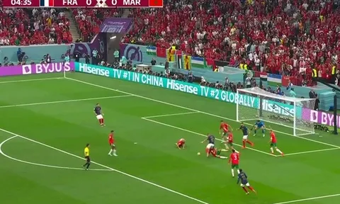 HLV Union Berlin nhận thẻ đỏ vì 'vung tay trúng má' Sane