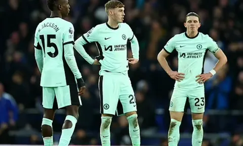 "Trong trận gặp Everton, tôi nhìn quanh, Chelsea không có một thủ lĩnh nào"
