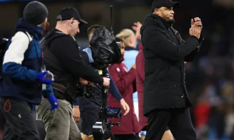 Thua Man City, Kompany phát ngay thông điệp với học trò