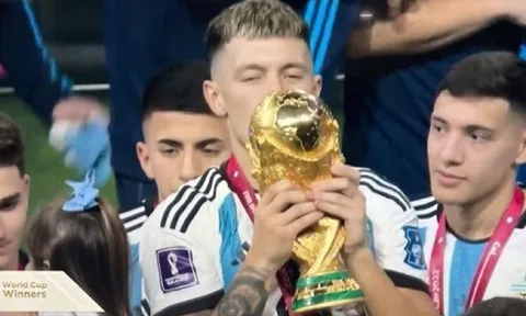 "Này Ten Hag, hãy quên Martinez đi"