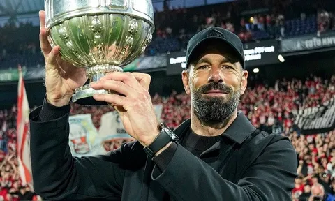 NÓNG! Van Nistelrooy bất ngờ rời PSV Eindhoven