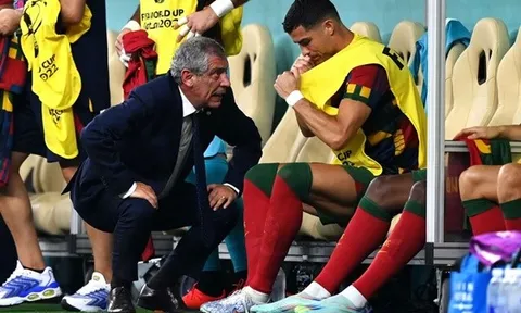 HLV Bồ Đào Nha: 'Ronaldo không vui khi ngồi dự bị'
