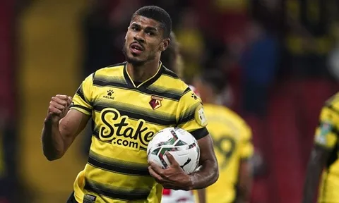 7 ngôi sao bạn không nghĩ vẫn còn thi đấu tại Premier League