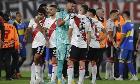 7 thẻ đỏ liên tiếp ở Siêu kinh điển Argentina