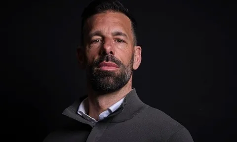 Van Nistelrooy lên tiếng về chữ ký thay Ronaldo của Man Utd
