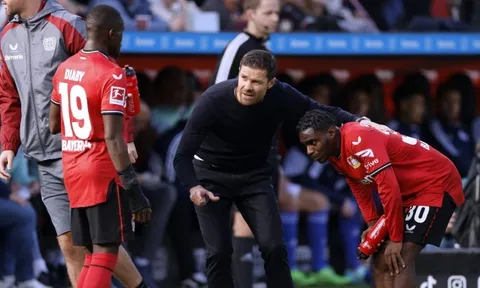 Huyền thoại Liverpool trở thành hiện tượng ở Bundesliga