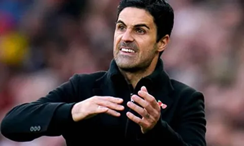 Tim Sherwood gọi một cầu thủ Arsenal là nỗi hổ thẹn