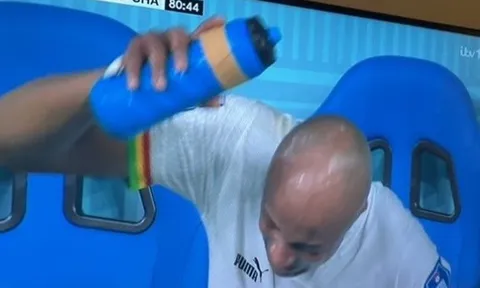 'Messi không ăn cắp Quả bóng vàng, nhưng Lewandowski xứng đáng hơn'