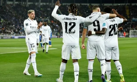 8 bàn điên rồ, Real Madrid bước lên đỉnh thế giới