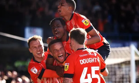 8 đội bóng hạng Nhất Anh cạnh tranh vào vòng play-off