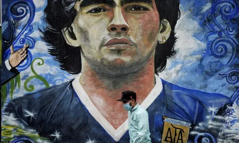 8 nhân viên y tế ra tòa vì cái chết của Maradona
