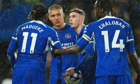 Hòa Sheffield, dàn sao Chelsea im bặt trong phòng thay đồ