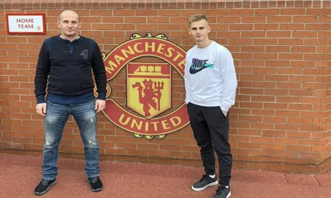 "Tôi dự đoán cậu ấy sẽ chơi bóng ở Man Utd"
