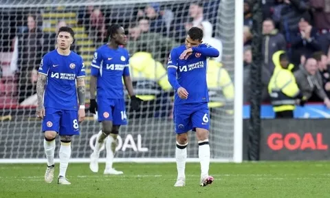 Chelsea hòa như thua; Tottenham chen chân vào top 4