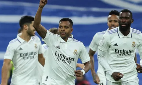 Benzema ngả mũ trước đồng đội