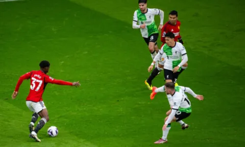 Hòa Liverpool, Man Utd biết phải ký gấp 1 bản HĐ