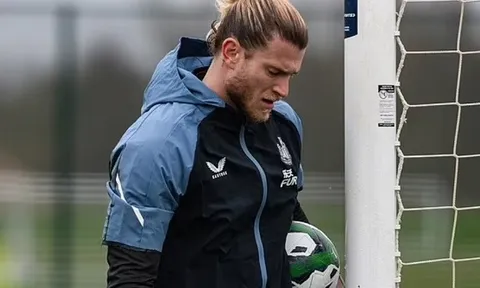 Người bạn đời động viên Loris Karius trước giờ G