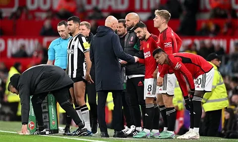 5 điều Man United cần làm để thoát khỏi khủng hoảng