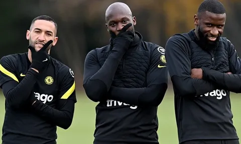 Lukaku tạo dáng ngầu, Saul sắp phải trả vị trí cho đồng đội?