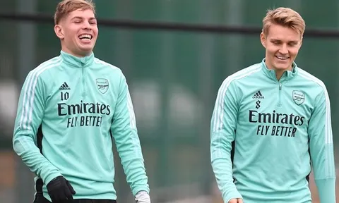 Số 10 sánh bước cùng số 8, Arsenal sửa soạn hành quân chiến Liverpool