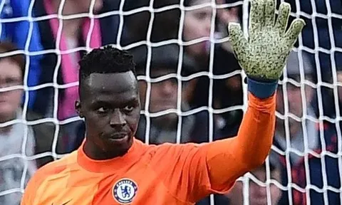 Mendy làm Tuchel phát cáu ngoài đường biên