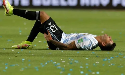 Sao Tottenham cosplay Kepa, Vinicius gắp bóng hoa mỹ sau khi bị Di Maria xâu kim
