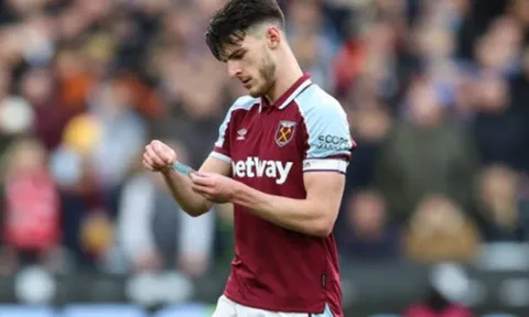 4 điều có thể bị bỏ lỡ trận West Ham 3-2 Chelsea: Mảnh giấy của Moyes, Rudiger giận 1 đồng đội