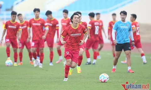 Việt Nam đấu Lào: Ba điểm và giấu bài