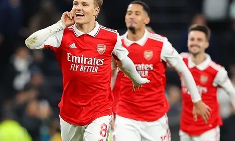 Arsenal đứng trước mùa giải lịch sử