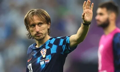 Messi được hưởng penalty, Modric gọi trọng tài là "thảm họa"